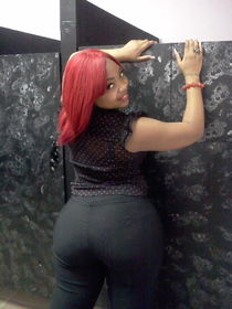 Mandingo rompiendole el