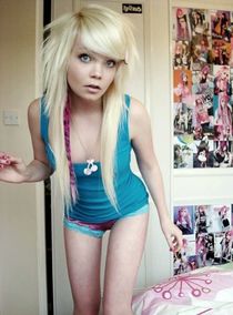 Horny beauty Eva seduces